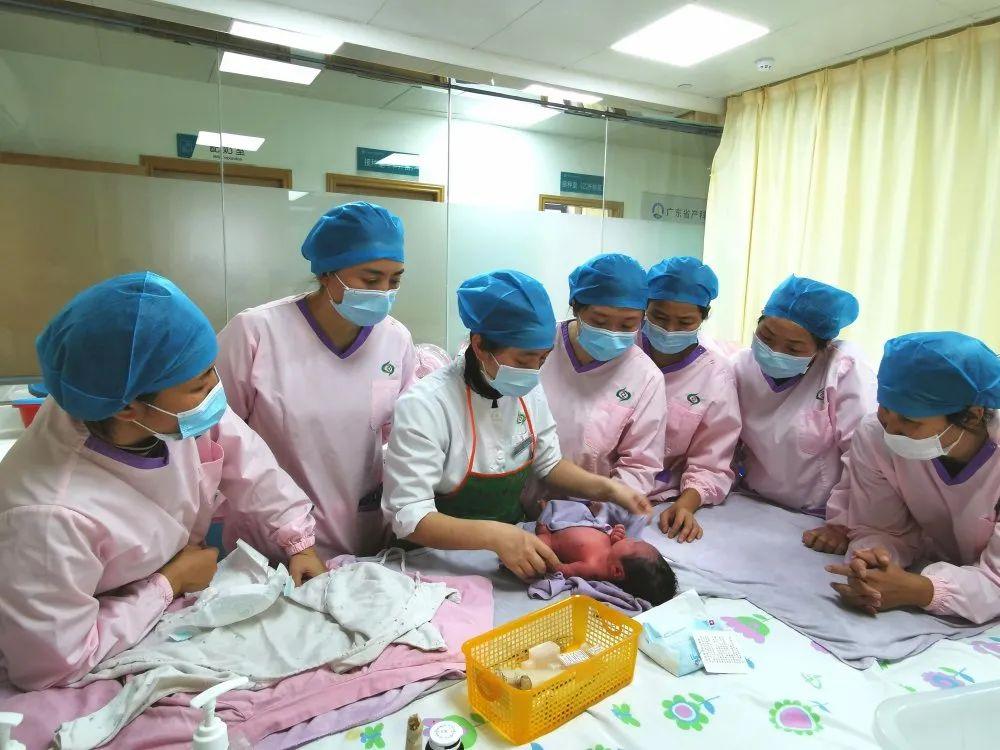 西林县妇婴监护型护送